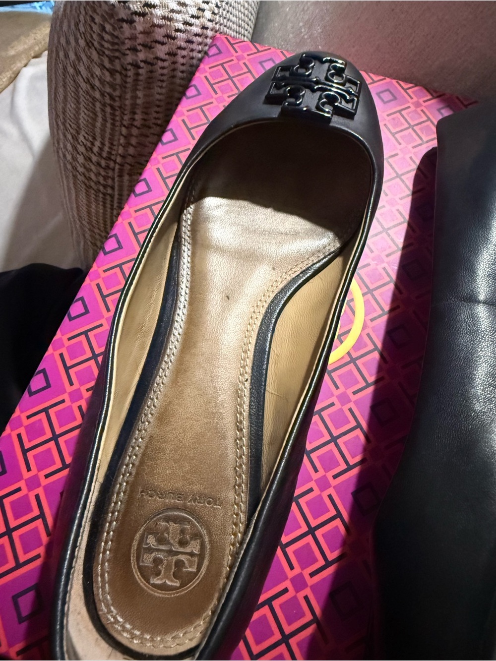 Tory Burch Black Leather Logo Ballet Flats - Picture 11 of 13